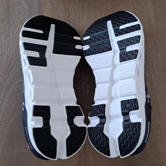 On Cloudrunner 2 - Color: Eclipse / Black - Size: 10.5 Wide - Picture 8 of 9